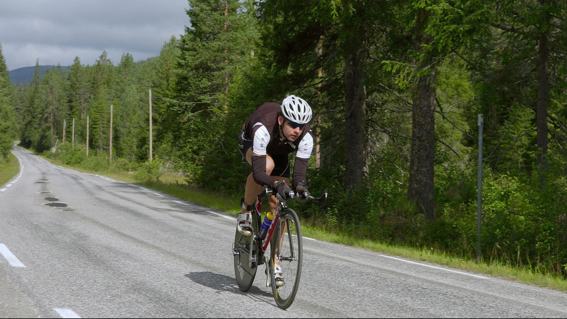 全国青少年攀岩锦标赛顺利举办，攀岩青少年标准赛道
