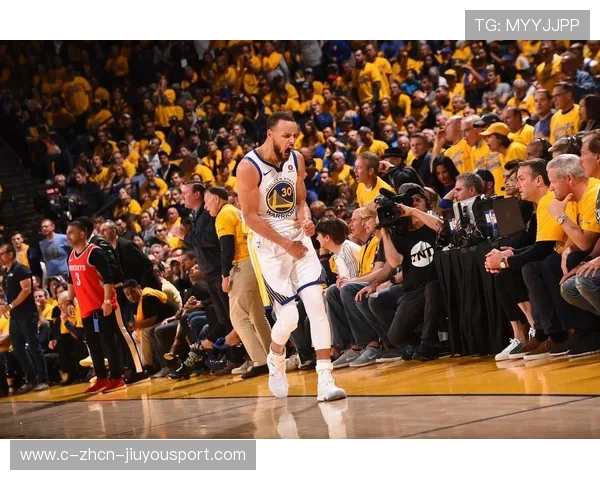勇士三分雨再现，库里成全场焦点